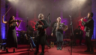 Luar Na Lubre llenan de Galicia el teatro Isabel la Católica